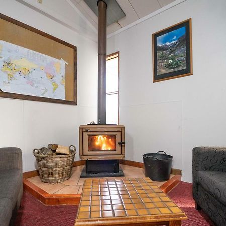 Lone Moose Backpackers Hostel Te Anau Exterior photo