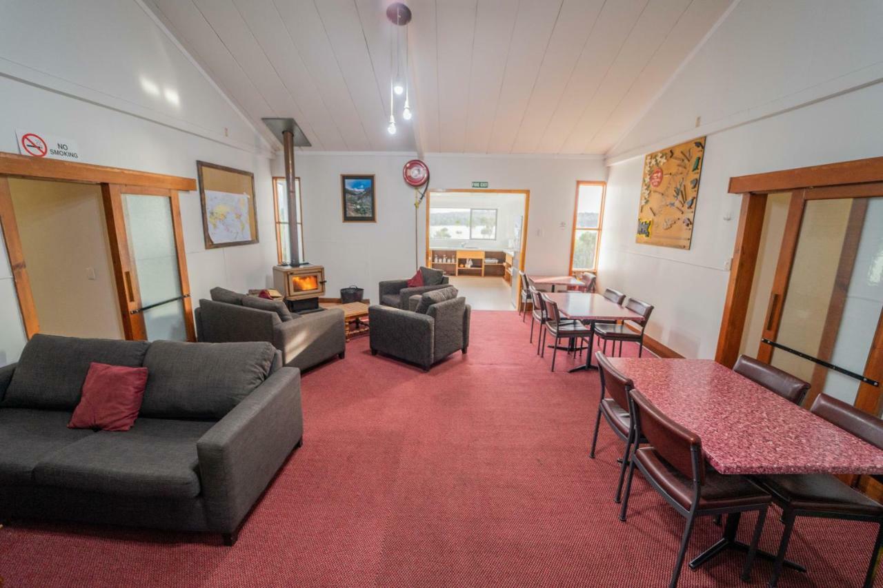 Lone Moose Backpackers Hostel Te Anau Exterior photo